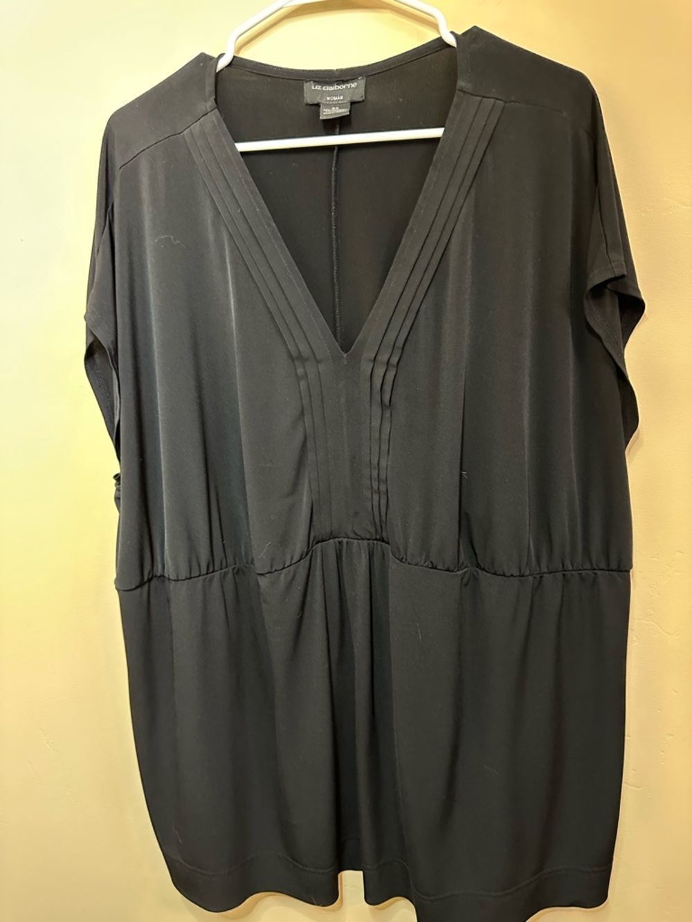 Liz Claiborne 2X Black Pleated V‑Neck Short Sleeve Flowy Top Plus Size